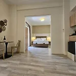 Golden Center アパートホテル Rhodes City