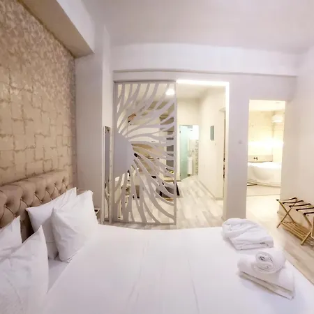 Golden Center מלון דירות 4*