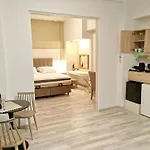 Golden Center Apartahotel