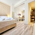 Lägenhetshotell Golden Center 4*